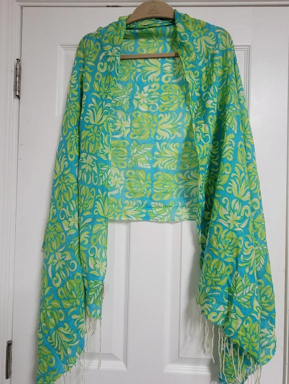 Lilly Pulitzer 51% Silk 49% Cashmere Green & Turquoise Floral Fringe Scarf.